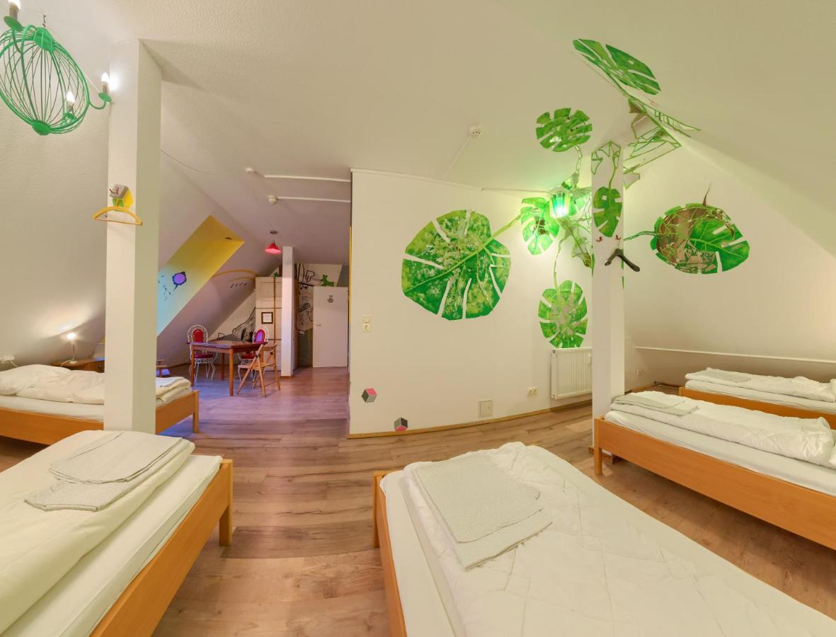 Labyrinth Hostel Weimar Exterior photo