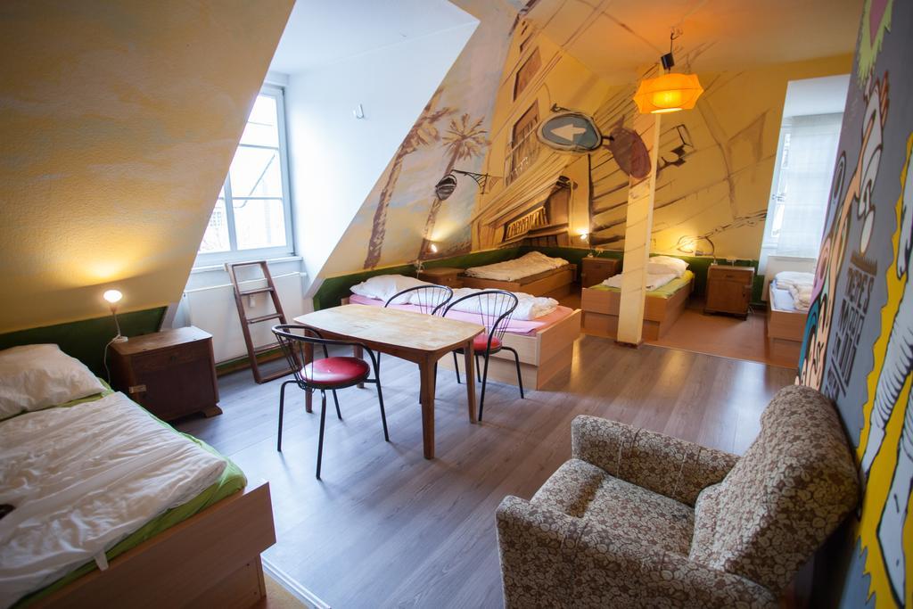 Labyrinth Hostel Weimar Exterior photo